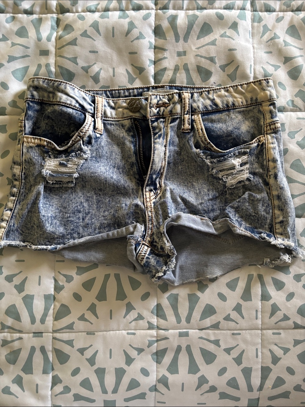 Women’s Distressed Acid-Wash Denim Shorts - Blue